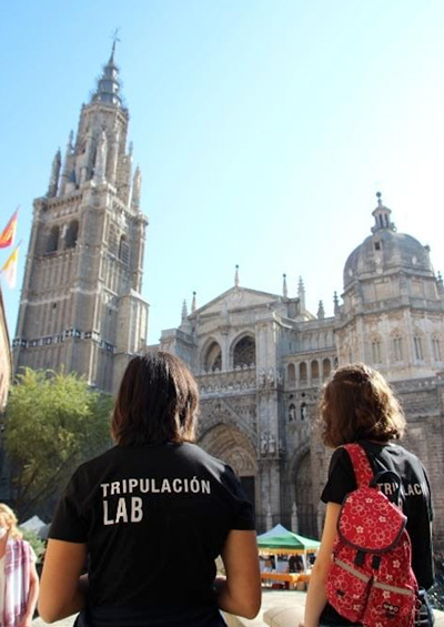 Foto de voluntarios jóvenes de Matadero Lab