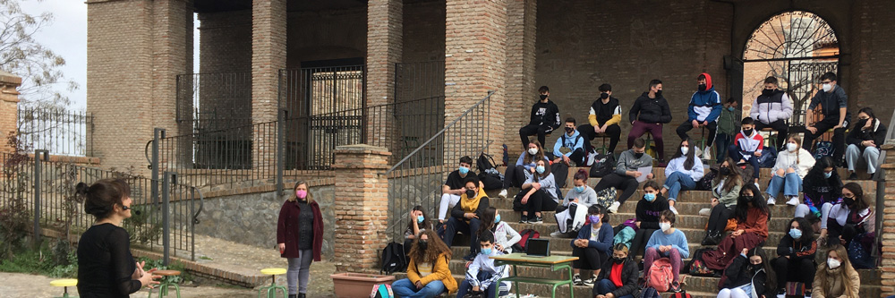 Foto de narradora en espacio exterior