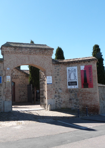 Puerta de entrada a Matadero LAB